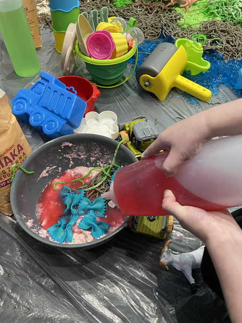 Sensoplastyka - miseczka z makaronem