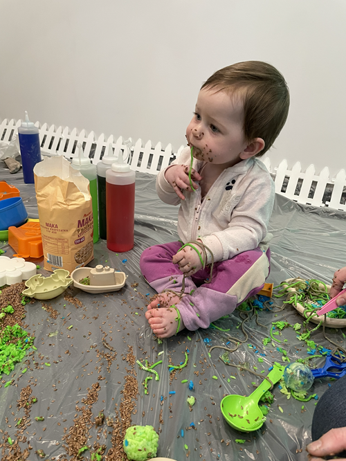 Dziecko na zajęciach z sensoplastyki